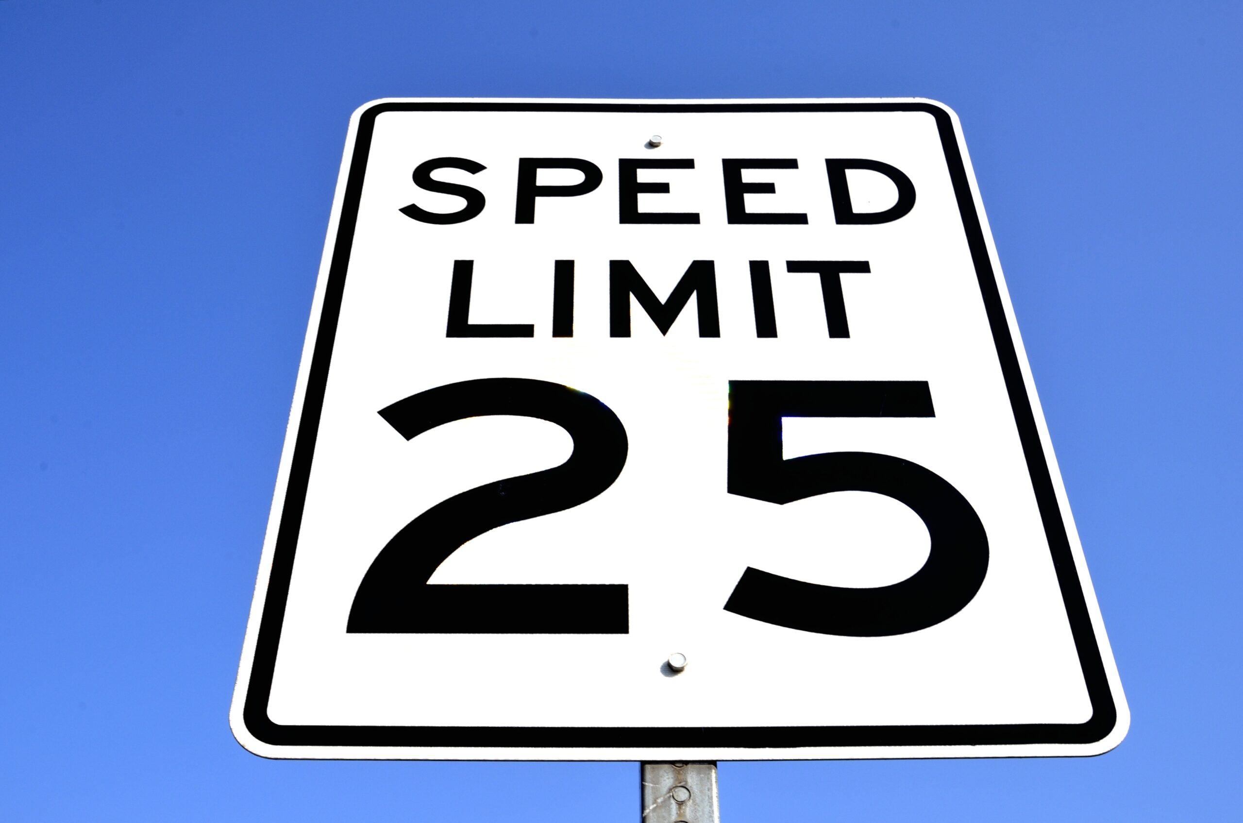 do-lower-speed-limits-make-roadways-safer-reason-foundation